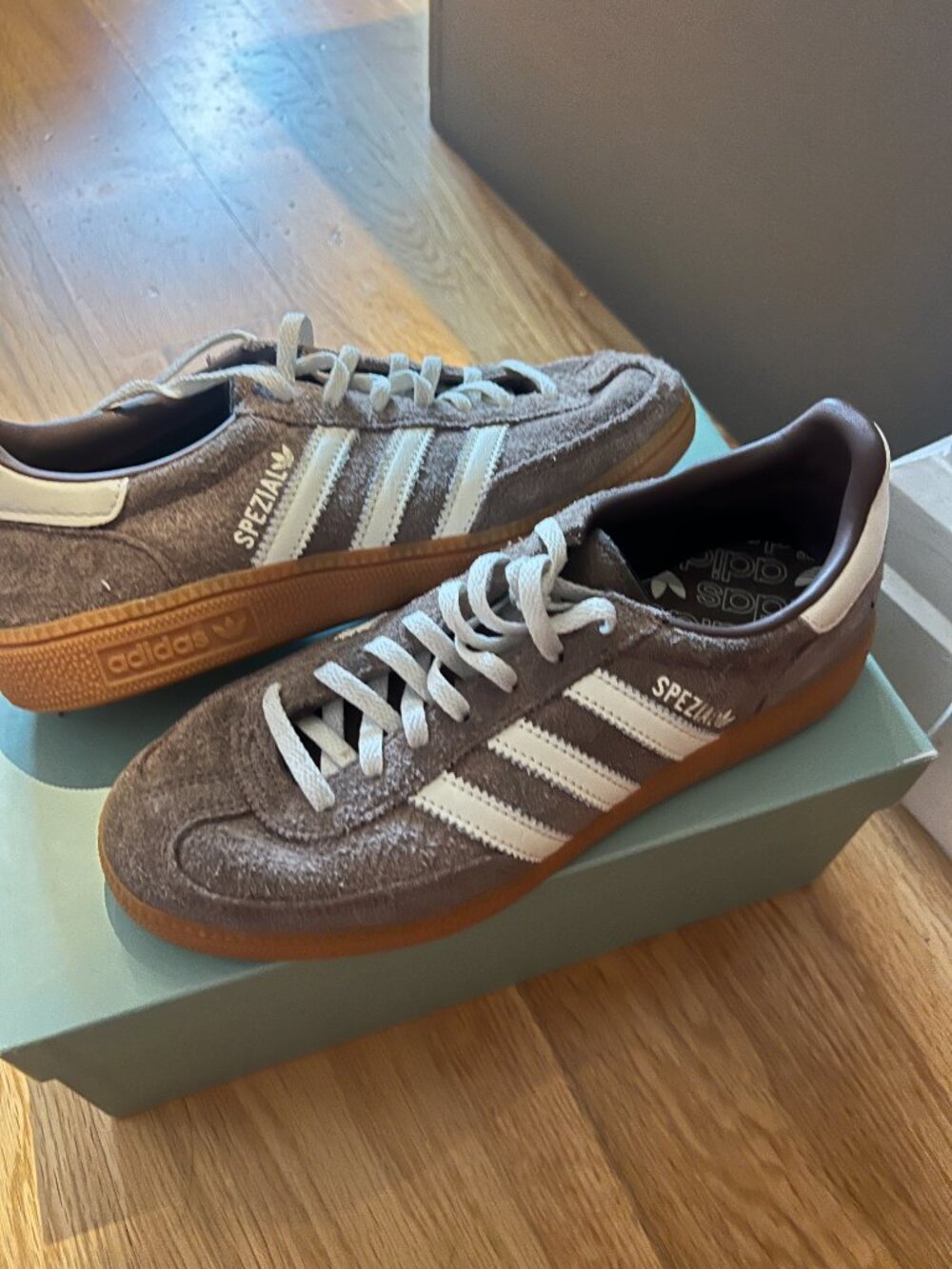Adidas Spezial Earth Offwhite gum Womens  US6.5 - Picture 2 of 7